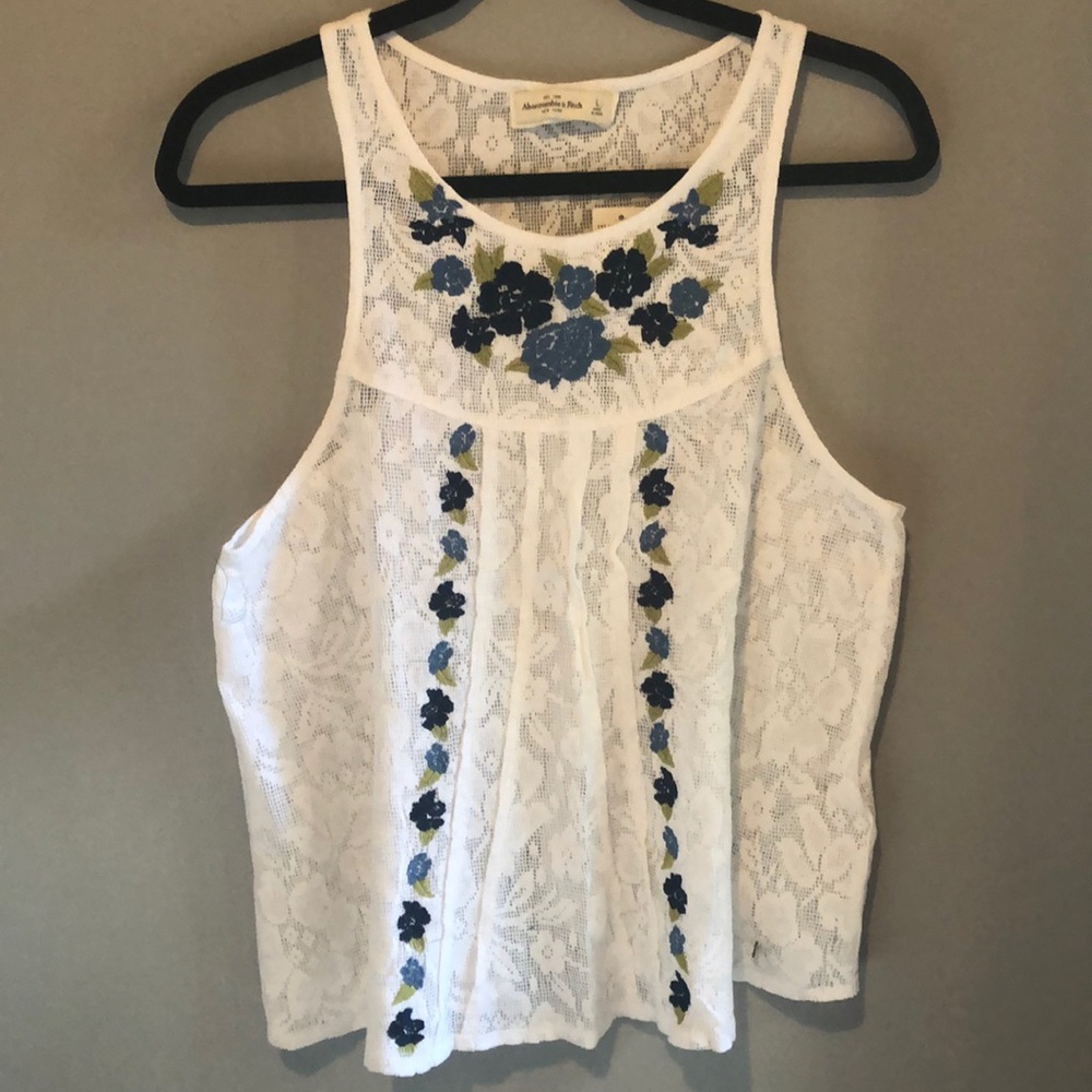 NWT Abercrombie & Fitch White/ Blue floral Top
